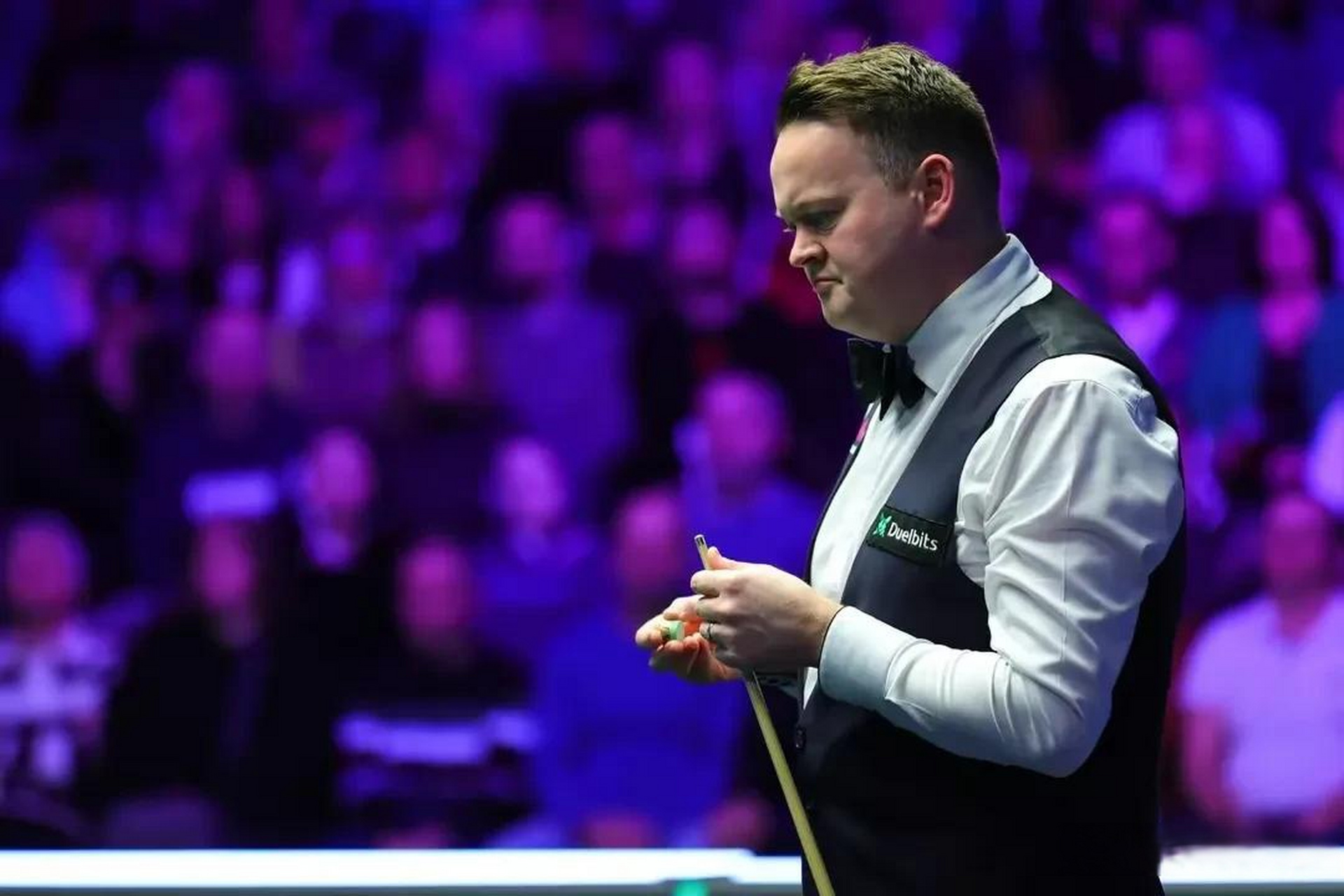 使得他在比 使得他在比